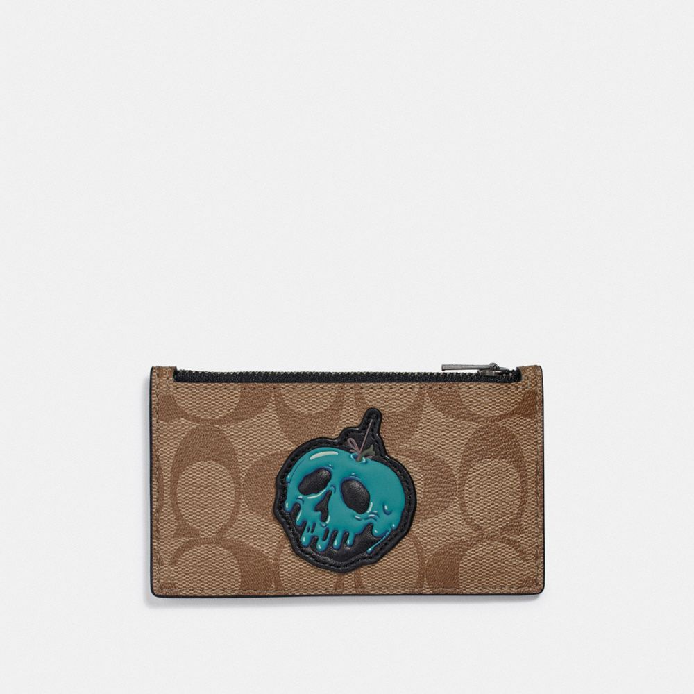 COACH DISNEY X COACH ZIP CARD CASE IN SIGNATURE CANVAS WITH SNOW WHITE AND THE SEVEN DWARFS PATCH - TAN - F75803