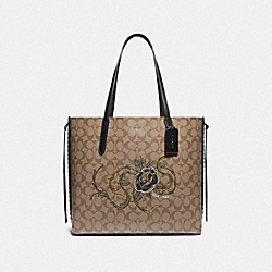 TOTE IN SIGNATURE CANVAS WITH CHELSEA ANIMATION - F76778 - KHAKI/BLACK MULTI/IMITATION GOLD