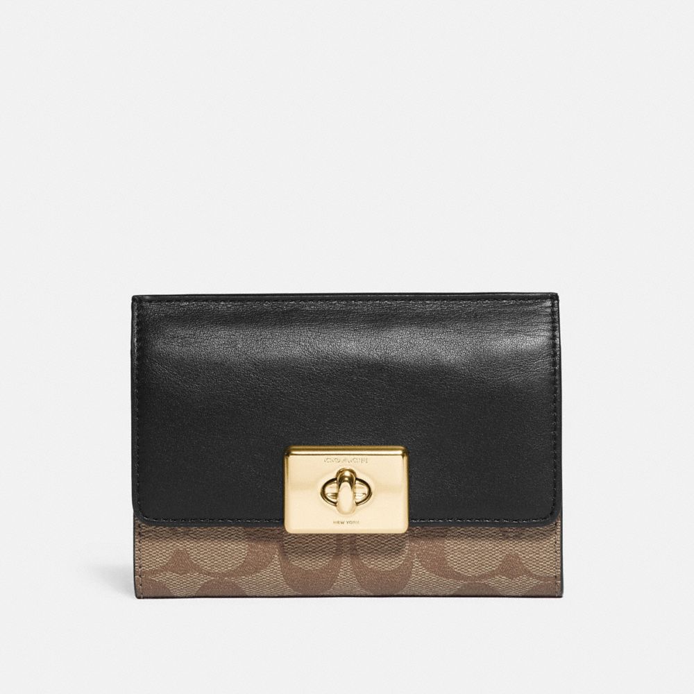 CASSIDY TURNLOCK MEDIUM WALLET IN SIGNATURE CANVAS - IM/KHAKI/BLACK - COACH F76789