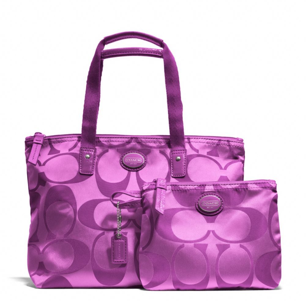 GETAWAY SIGNATURE NYLON SMALL PACKABLE TOTE - f77322 - SILVER/VIOLET