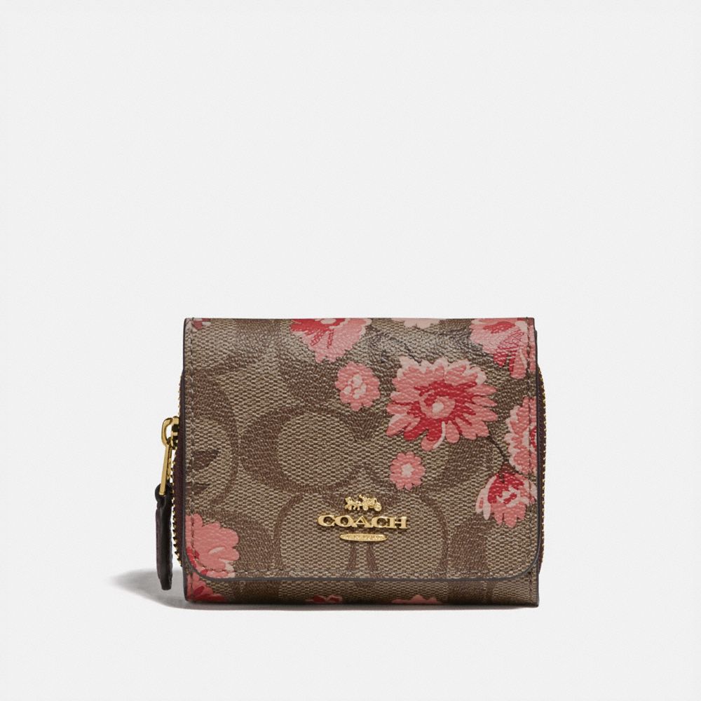 SMALL TRIFOLD WALLET IN SIGNATURE CANVAS WITH PRAIRIE DAISY CLUSTER PRINT - F78022 - KHAKI CORAL MULTI/IMITATION GOLD