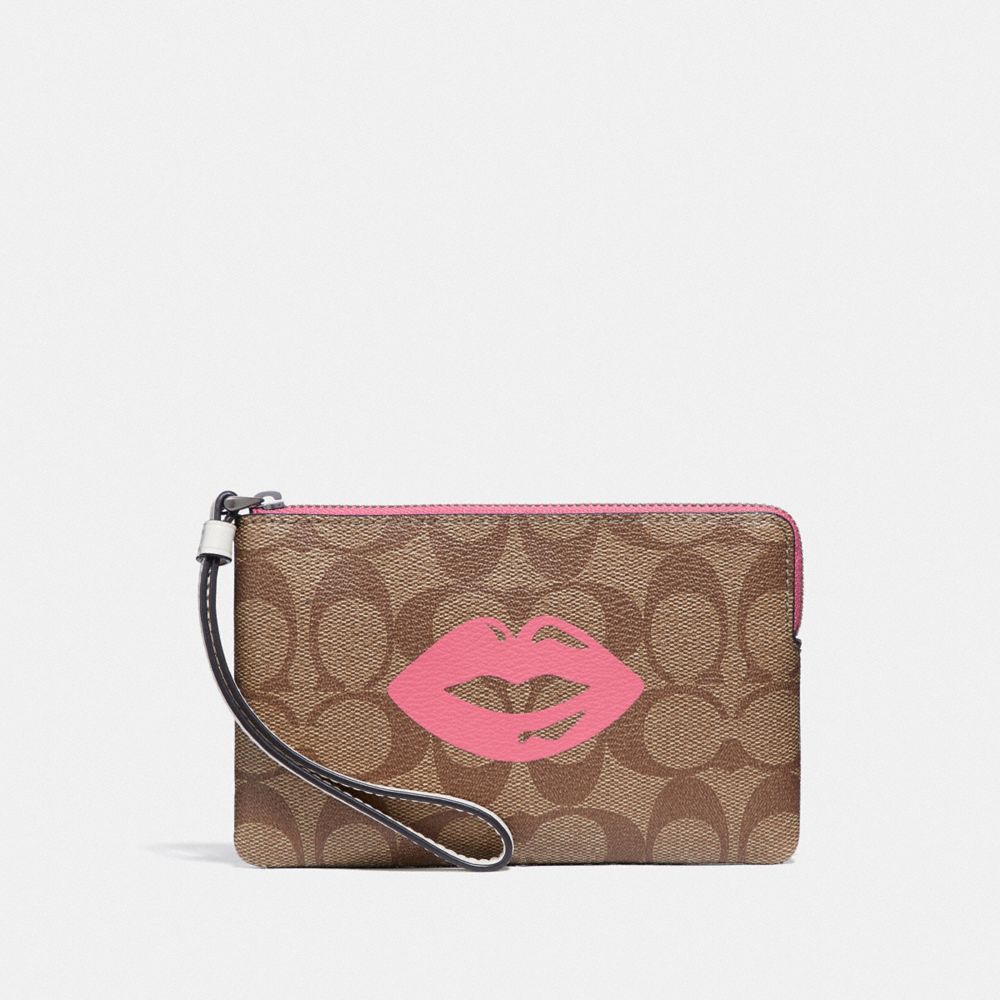 COACH CORNER ZIP WRISTLET IN SIGNATURE CANVAS WITH LIPS MOTIF - QB/KHAKI MULTI - F78671