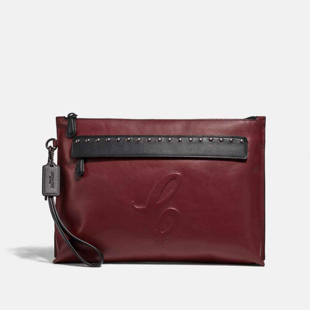 CARRYALL POUCH WITH SIGNATURE MOTIF AND STUDS - QB/CURRANT - COACH F78836