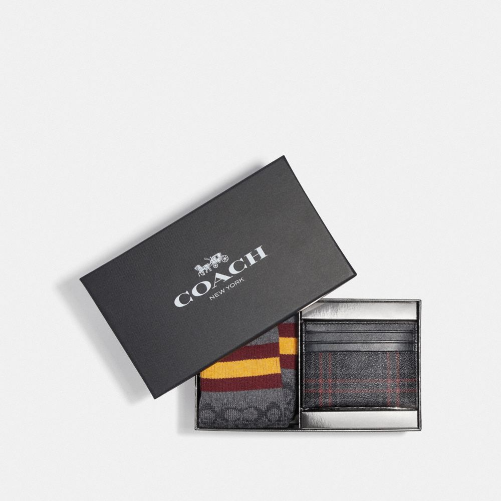 BOXED CARD CASE AND SOCK GIFT SET IN SIGNATURE CANVAS WITH SHIRTING PLAID PRINT - QB/BLACK RED MULTI - COACH F79851