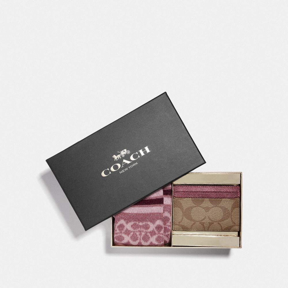 COACH BOXED CARD CASE AND SOCK GIFT SET IN SIGNATURE CANVAS - IM/KHAKI METALLIC WINE - F79989