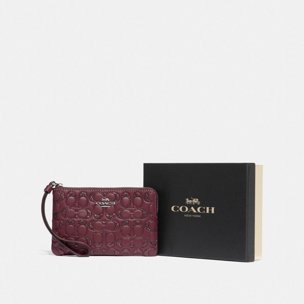 COACH BOXED CORNER ZIP WRISTLET IN SIGNATURE LEATHER - SV/WINE - F80214