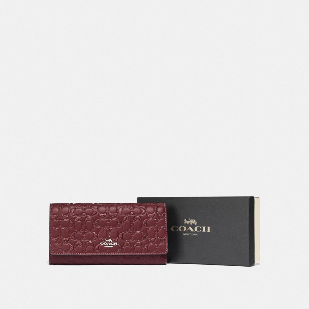 COACH BOXED TRIFOLD WALLET IN SIGNATURE LEATHER - SV/WINE - F83504