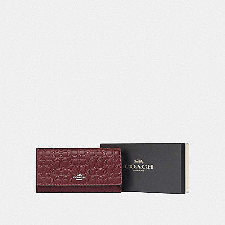 COACH BOXED TRIFOLD WALLET IN SIGNATURE LEATHER - SV/WINE - F83504