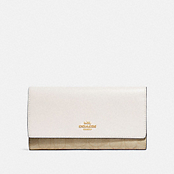 TRIFOLD WALLET IN SIGNATURE CANVAS - IM/LIGHT KHAKI/CHALK - COACH F88024