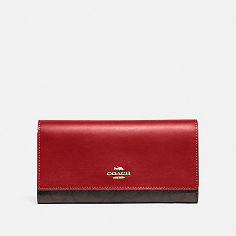 COACH TRIFOLD WALLET IN SIGNATURE CANVAS - IM/BROWN TRUE RED - F88024