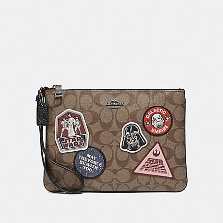 COACH STAR WARS X COACH GALLERY POUCH IN SIGNATURE CANVAS WITH PATCHES - QB/KHAKI MULTI - F88545
