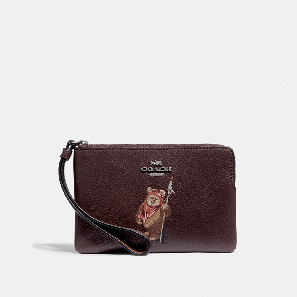 COACH STAR WARS X COACH CORNER ZIP WRISTLET WITH EWOK - QB/OXBLOOD MULTI - F88925