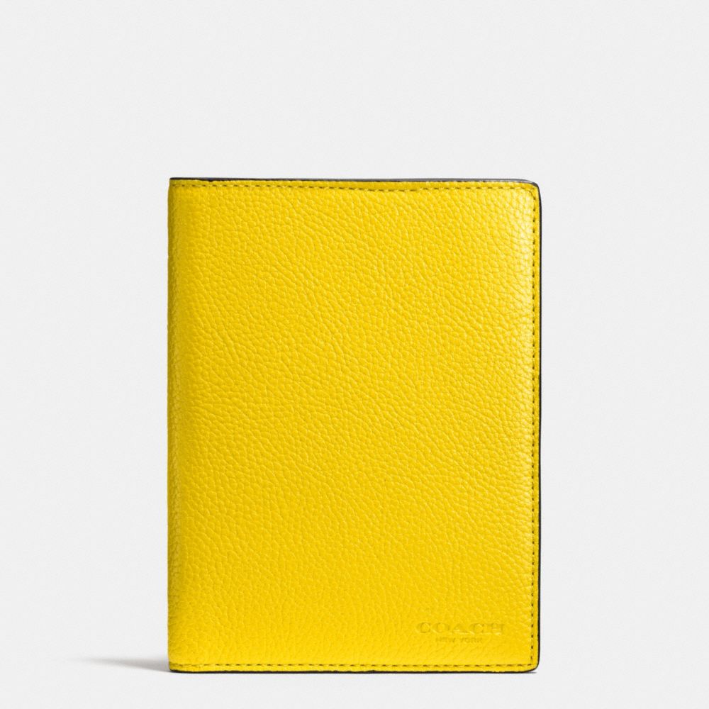 PASSPORT CASE IN REFINED PEBBLE LEATHER - YELLOW - COACH F93462