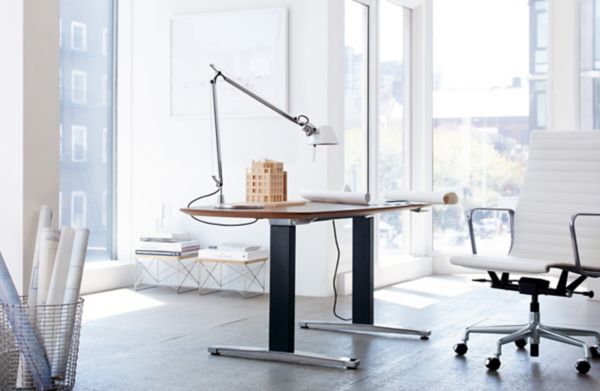 Eames&reg; Aluminum Group Executive Chair