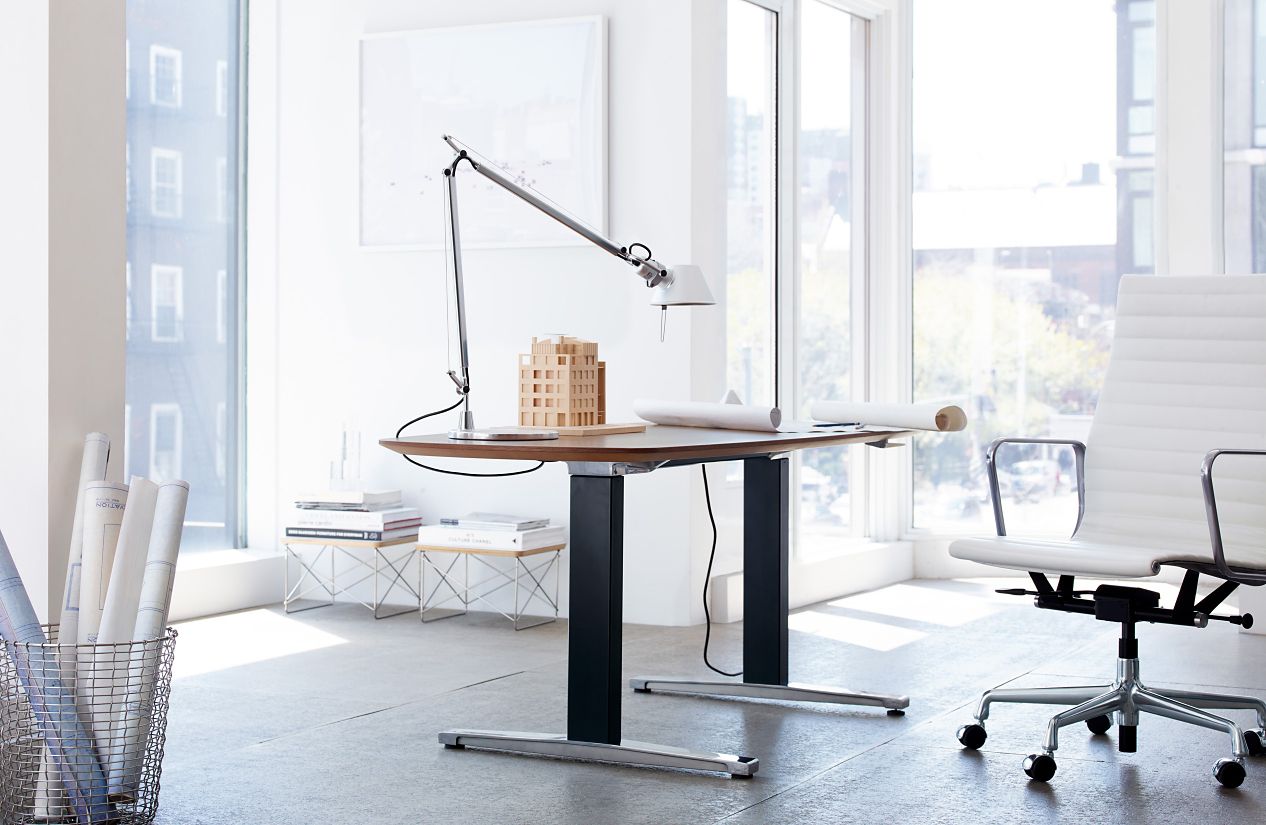 Eames&reg; Aluminum Group Executive Chair