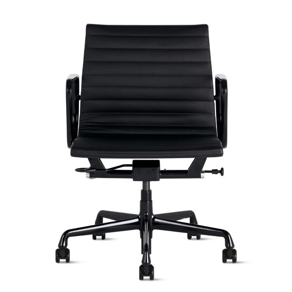 Eames® Aluminum Group Management Chair with Pneumatic Lift DWR