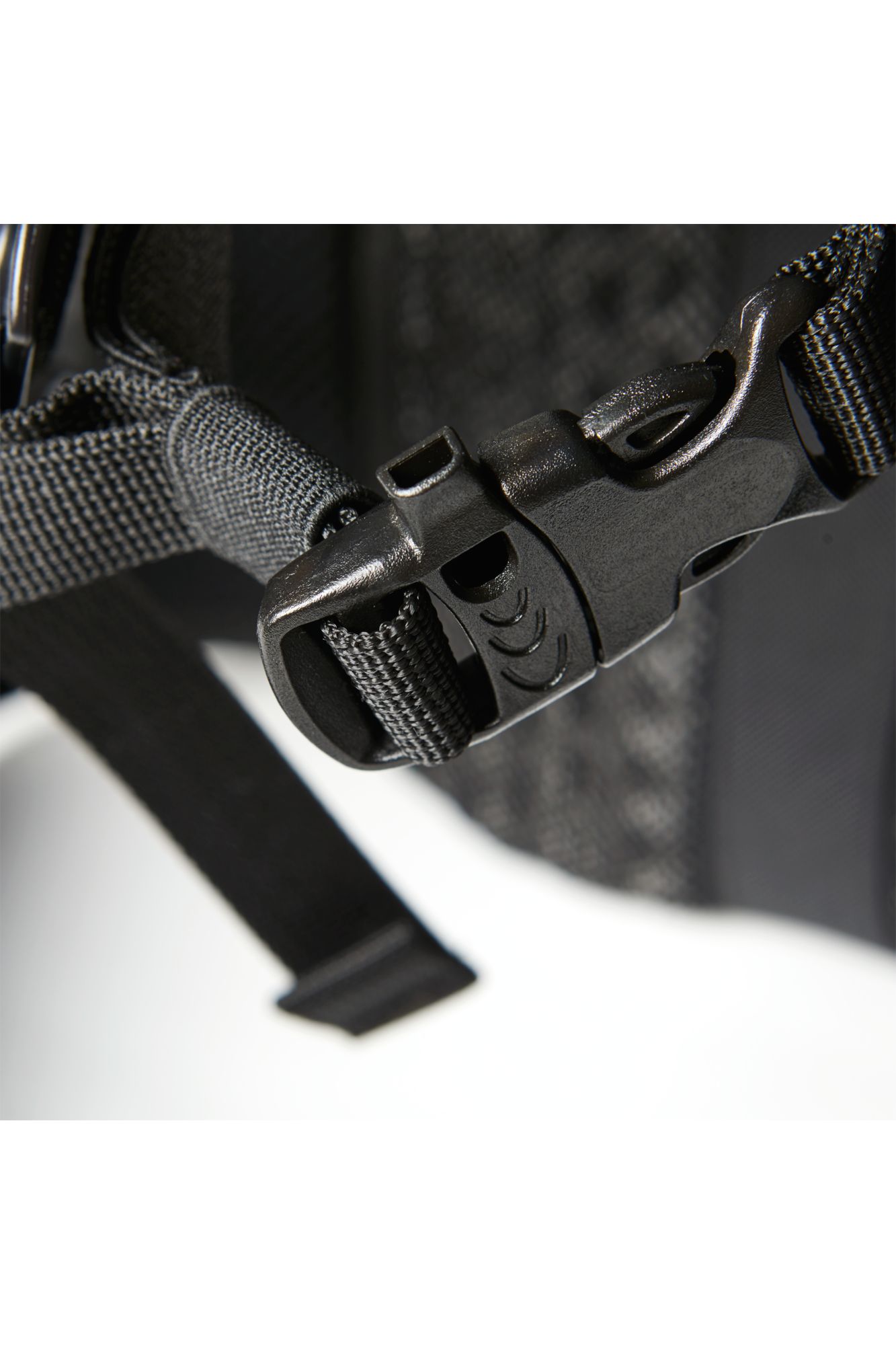 UTILITY HYDRATION PACK- MEDIUM [BLK] OS