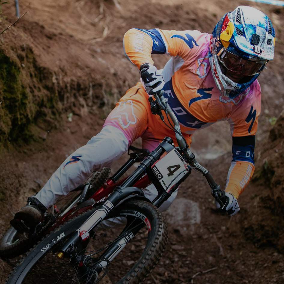 <span style="font-size: 40px;">LO&Iuml;C BRUNI</span>