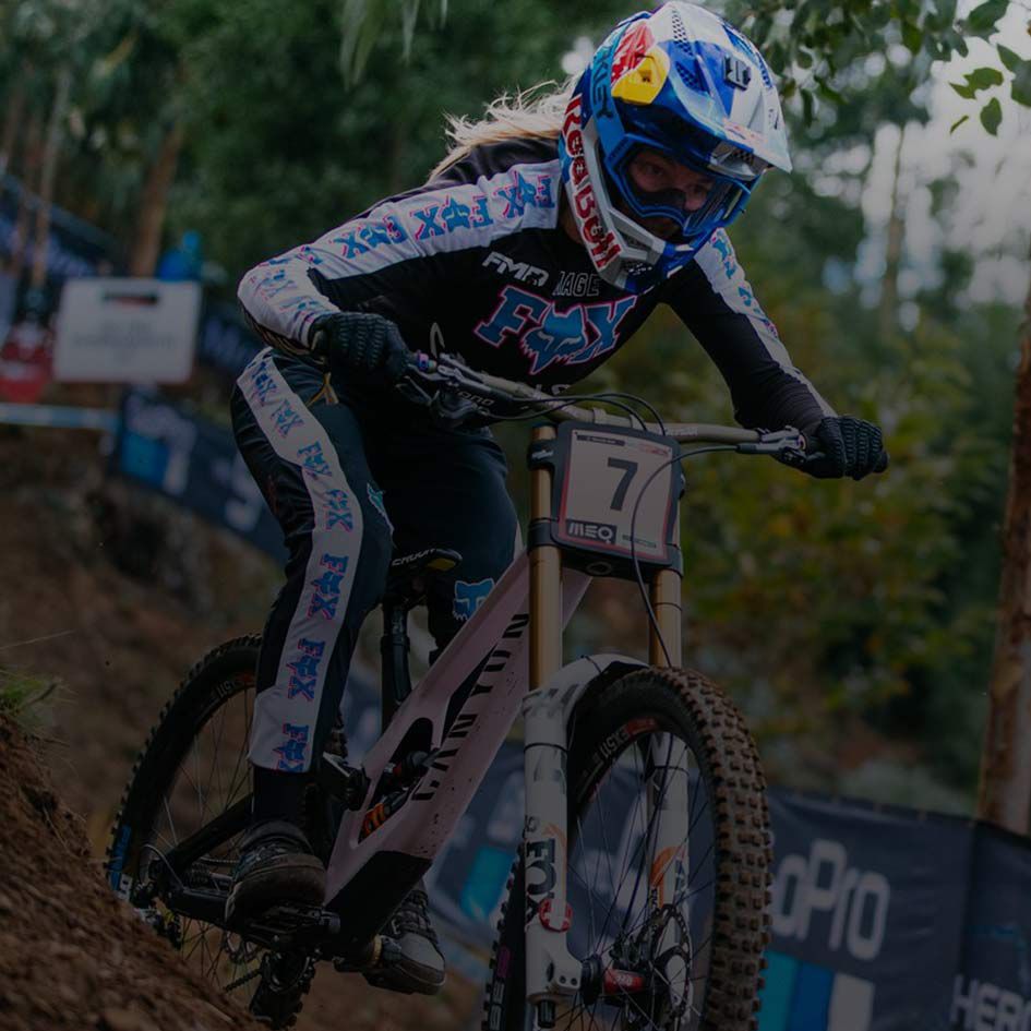 <span style="font-size: 40px;">TAHN&Eacute;E SEAGRAVE</span>