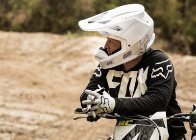 fox v3 red bull helmet