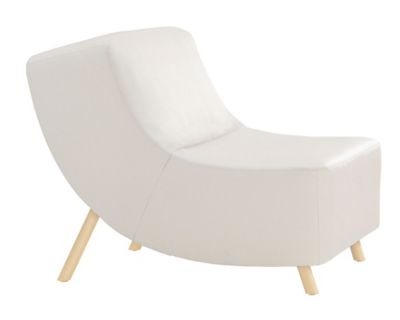 HBF, Barbara Barry’s designs quietly evoke the grace and glamour of the 1930’s. The Brentwood Series for HBF is based on