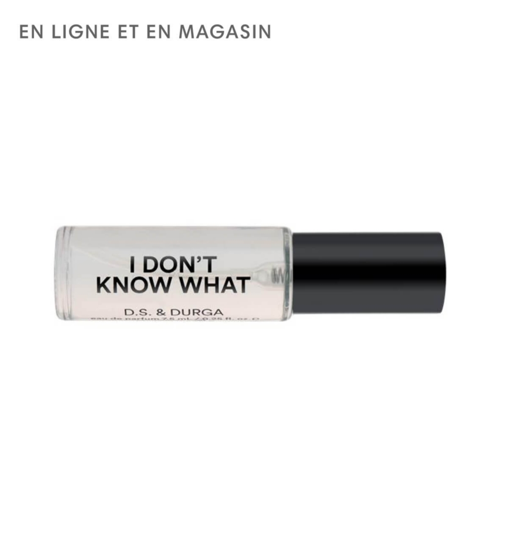 Trois flacons de parfum en forme de torses d'hommes et de femmes