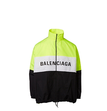 Holt Renfrew image d'un BALENCIAGA Blouson d’entraînement en nylon à logo. 1 440 $. EN MAGASIN