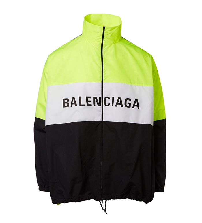 Holt Renfrew image d'un BALENCIAGA Blouson d’entraînement en nylon à logo. 1 440 $. EN MAGASIN