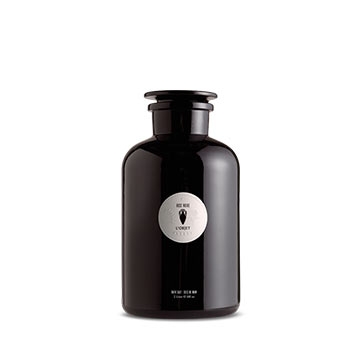 Holt Renfrew image de L’OBJET Bath salt. 2 L. $215. 500 ml. $85.