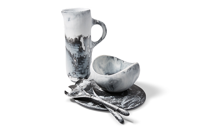 Holt Renfrew image de DINOSAUR DESIGNS Tall Stone jug. $310. Large Beetle bowl. $335. Boulder platter. $190. Long Dew servers. $150.