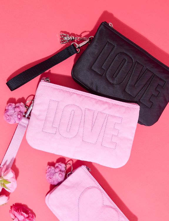 Wristlet Wallets: The Ultimate Guide