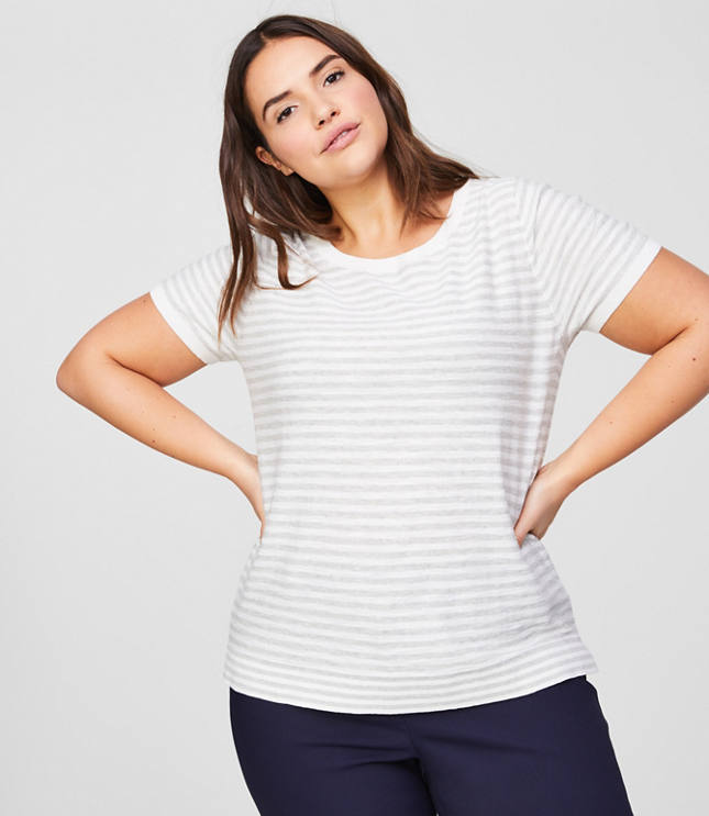 Sign us up for the irresistibly modern texture of this have-to-have cotton sweater - the perfect finish to a polished-yet-relaxed essential. Round neck. Short sleeves. Side slits.