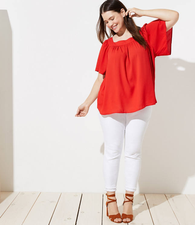 Engineered with stretch-effect fabric for maximum comfort and movement - and designed with a modern square neck - this flowy top knows how to steal the show. Square neck. Short sleeves. Shirttail hem.