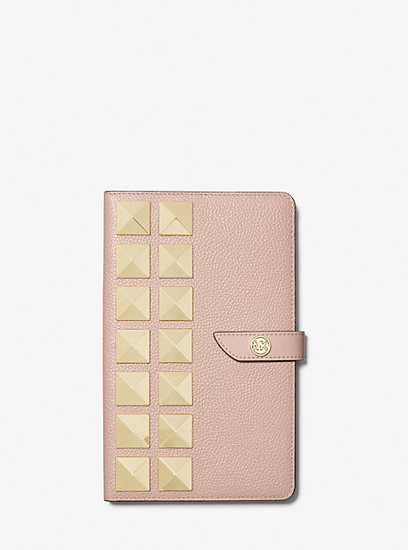 32H1GTMN8T - Medium Studded Pebbled Leather Notebook SOFT PINK