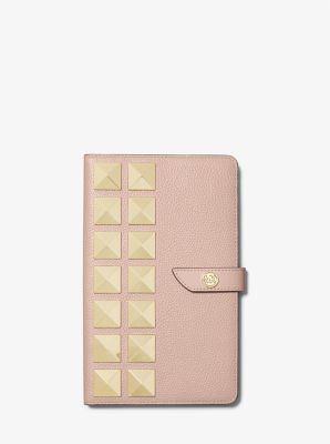 32H1GTMN8T - Medium Studded Pebbled Leather Notebook SOFT PINK
