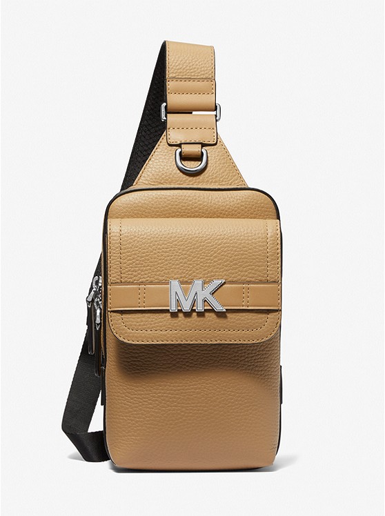 MK 33S3LYTY1L Hudson Pebbled Leather Sling Pack CAMEL