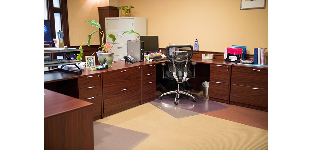 traditional office furniture