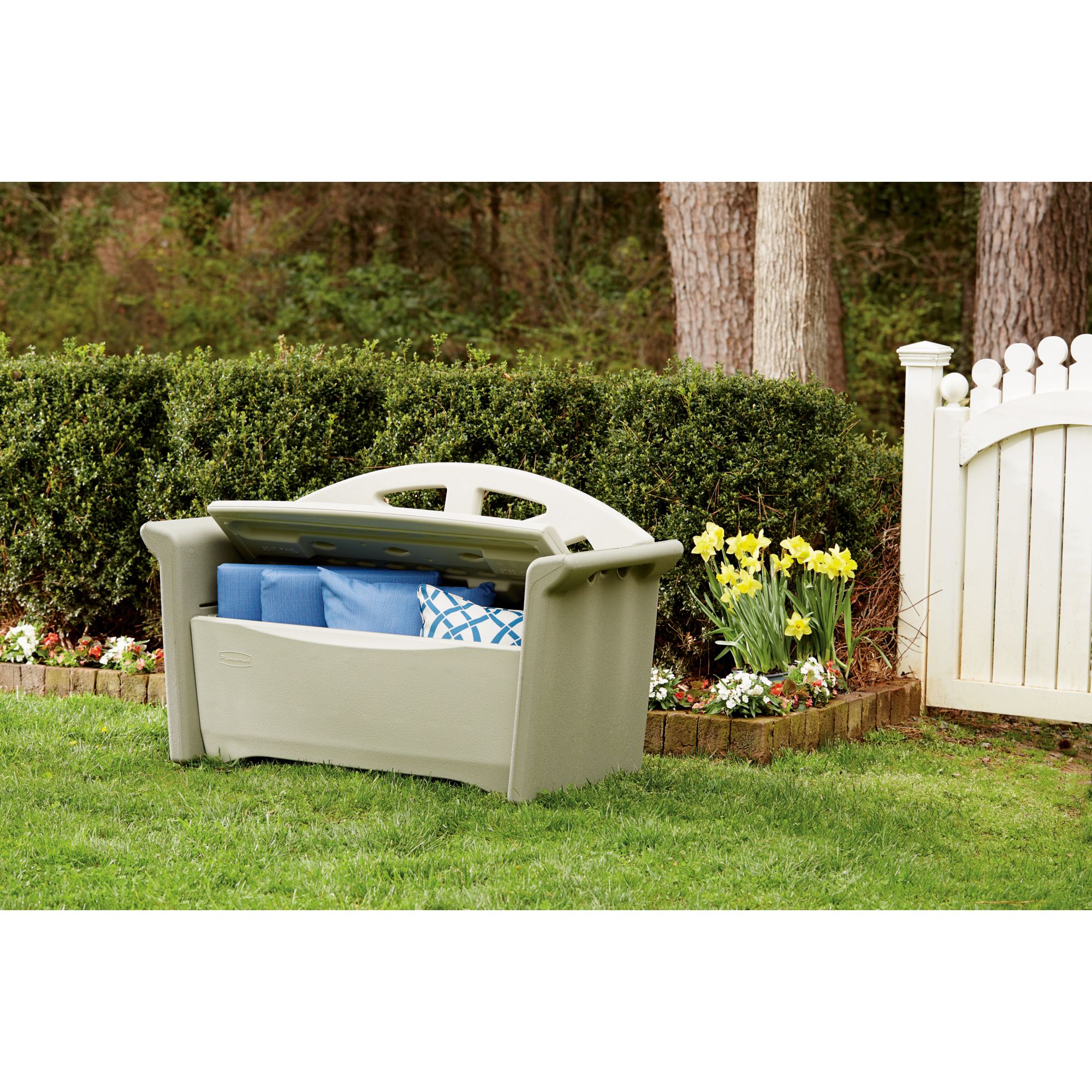 Rubbermaid Outdoor Extra-Large Deck Box with Seat, Gray & Brown