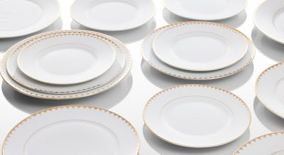 Group picture of Scallop Rim Gold Collection