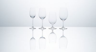 Glassware : CRYSTAL GLASSWARE  Après Event Décor and Tent Rental