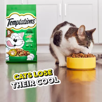 Product Temptations Adult Complete Nutrition Dry Cat Food - Seafood Medley