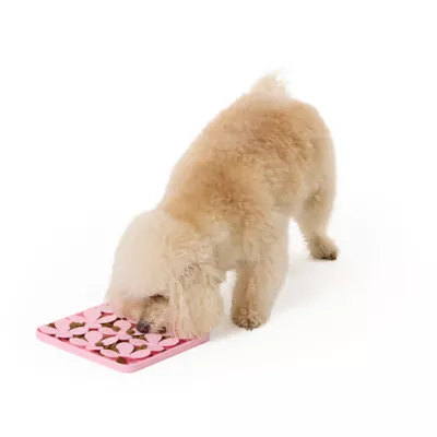 Product Top Paw® Flower Slow Feeder Mat