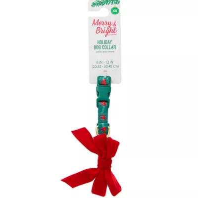 Product Merry & Bright® Wreath Collar