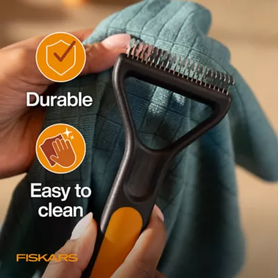 Fiskars Slicker Wire Brush W/ Non-Slip SoftGrip Handle, Curved Head & Rounded Bristles - Image 7