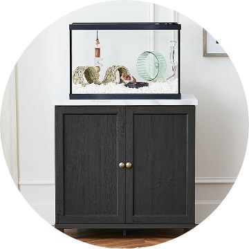 Chic and minimalist habitat stand