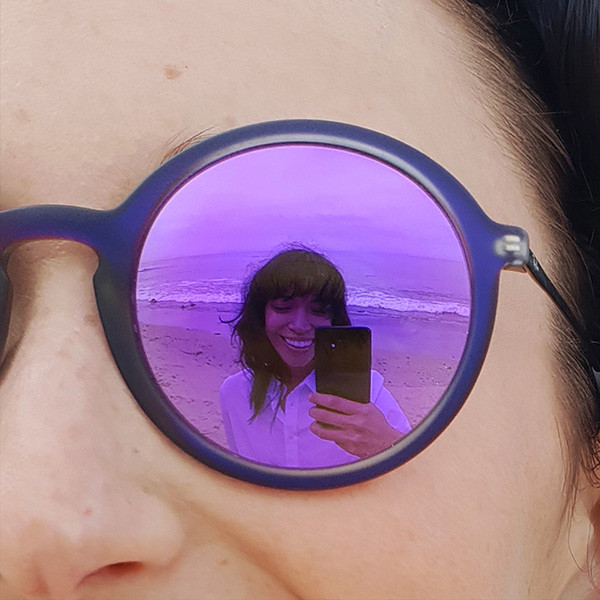 A reflective sunglasses selfie with Dual Aperture