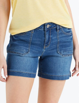 Signature Studio Women's Pork Chop Pocket Denim Shorts Stage Stores