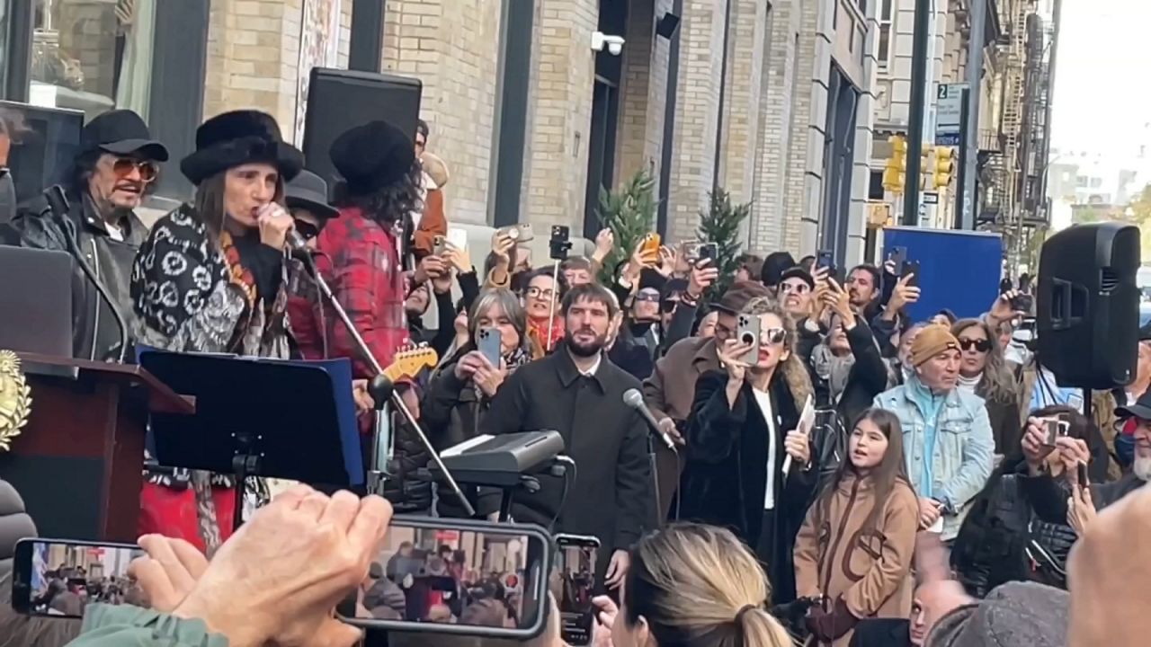 Charly García Tribute: Fans Dance in Manhattan to Honor the Rock Icon