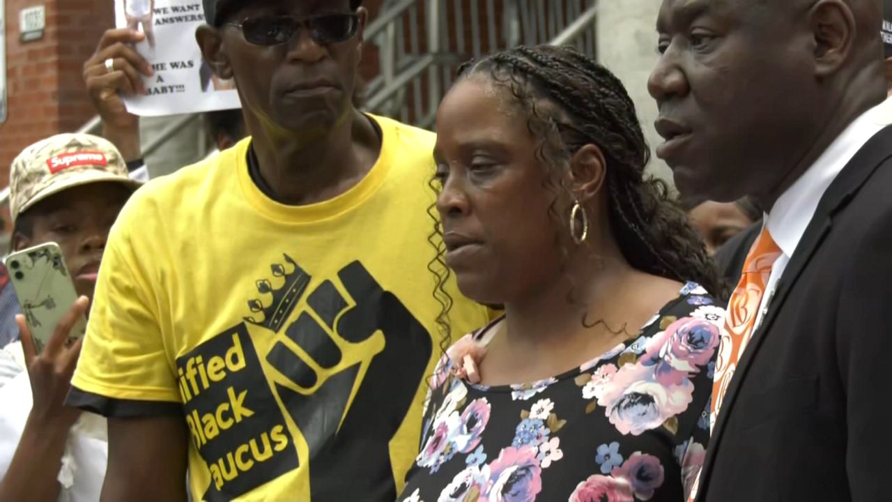 A distraught mother is preparing to lay her only daughter to rest. (Spectrum News NY1)
