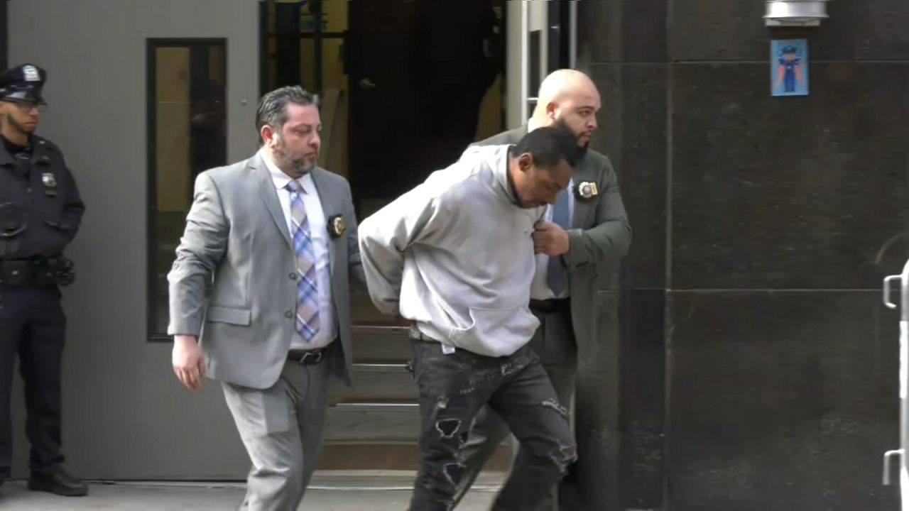 Man accused of pushing straphanger pleads not guilty